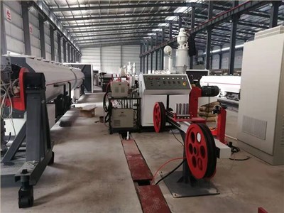 鋼絲網(wǎng)骨架管下線(xiàn) 鄧權(quán)塑業(yè)向智能制造工廠邁進(jìn)