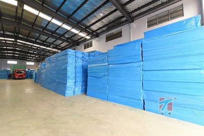 江陰運盛塑業工廠設備詳解 XPS擠塑板成品區的卓越工藝